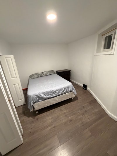 Spacious Room with walk- in closet  Main Photo