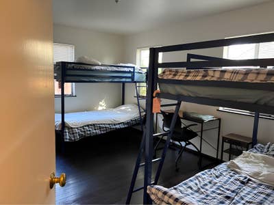 Shared room for 4 people (one bed) Main Photo