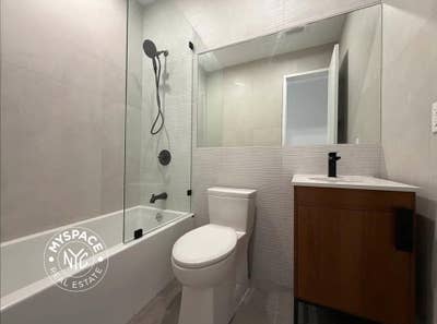 #870 2 Bed 2 Bath - Private Bathrooms in Prime Par Main Photo