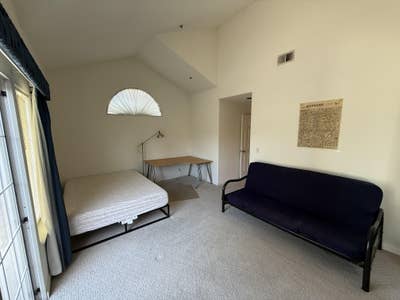 Spacious bedroom with ensuite bathroom Main Photo