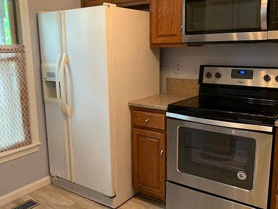 Bright and sunny room close to Braddock Road  Main Photo