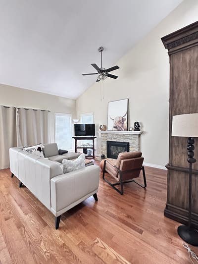 Rent 1 or 2 rooms in big modern house in Redmond Main Photo