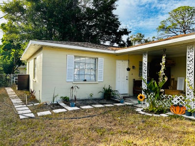 Home close to everything Main Photo