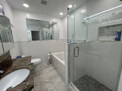 New Cozy room with a walk-in closet and two large  Main Photo