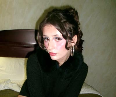 Professional Female seeks a small or large room Main Photo