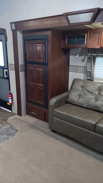 5th Wheel RV 1 Bed 1 Bath Main Photo