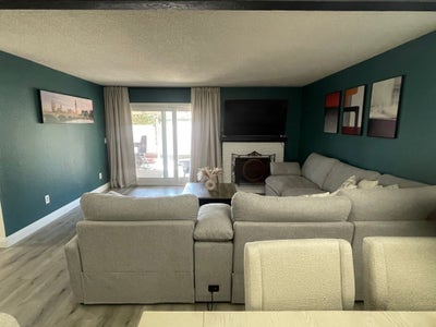 One bed with own bath Main Photo