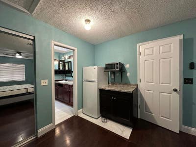 Room for rent in the Buenaventura Lakes area Main Photo