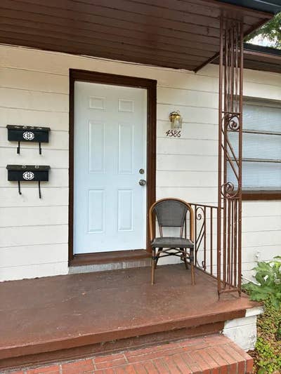 Queen Bed on Park Room 1 Main Photo