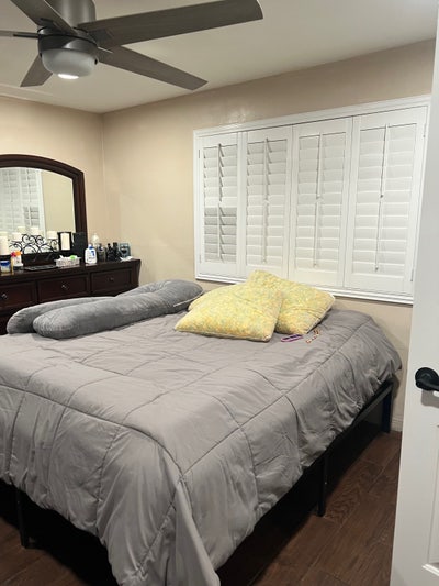 Large Cozy Room  Main Photo