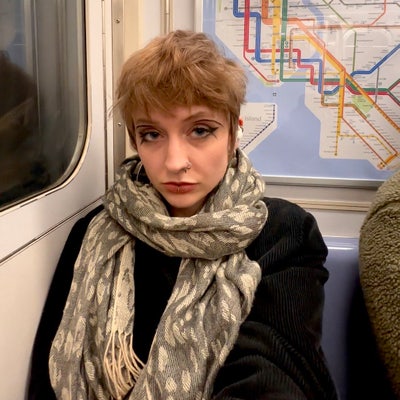 very clean and quiet 25yo needing small room Main Photo