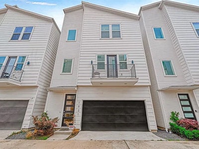 Room Available in 3 Story House Downtown Main Photo