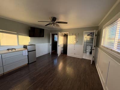 Large room with private bathroom, own kitchenette Main Photo