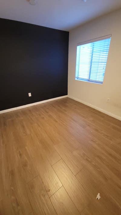 Room for rent in 3bd house Main Photo
