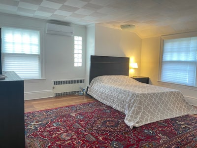 Furnished Large room for rent - convenience to All Main Photo