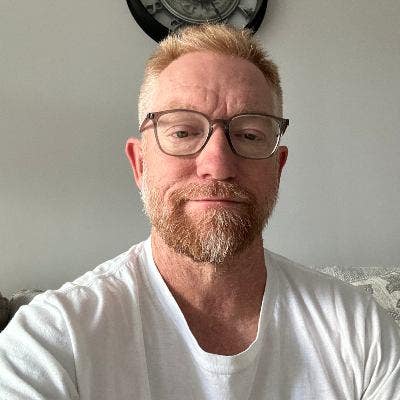 Professional Male seeks a small or large room Main Photo