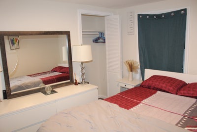 Cozy room with separate work/study are if needed  Main Photo