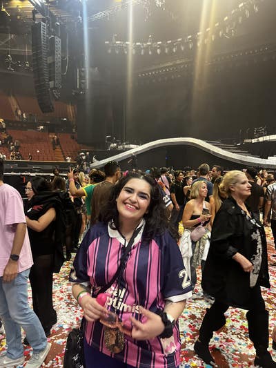 Female looking for Mid Wilshire room ASAP Main Photo