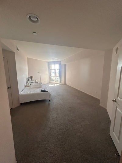 Looking for a roommate at costa verde tower! Main Photo