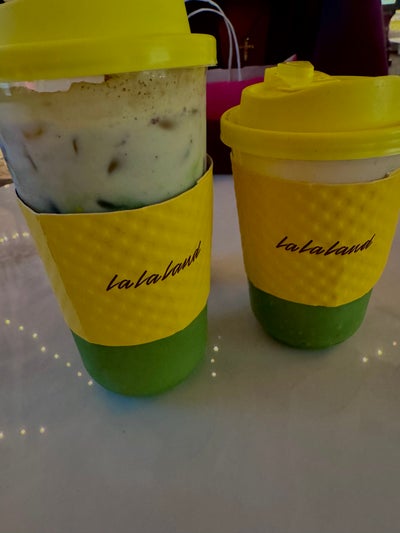 Female student looking for a room in Orange Main Photo