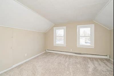 Private upstairs - 2 rooms and walk-in closet Main Photo