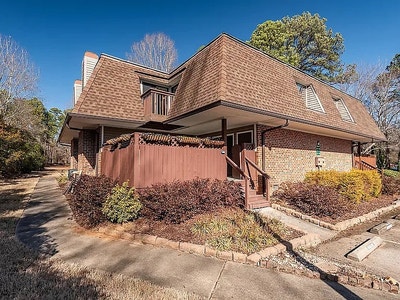 Bright place in Chapel Hill Main Photo