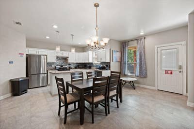 🥇Modern Grand Prairie Property🥇 Enjoy a Spacious Main Photo