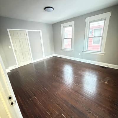Unfurnished private room share for rent Main Photo