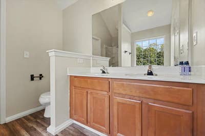 Charming private Room with shared bathroom and co Main Photo