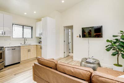 Private Furnished Cottage in Pinole  Ideal for So Main Photo