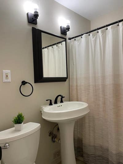 The Blue Room (Room #2) in Alexandria Main Photo