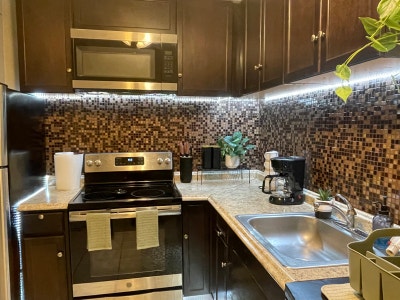 Perfect Home for Students and Travelers! Main Photo