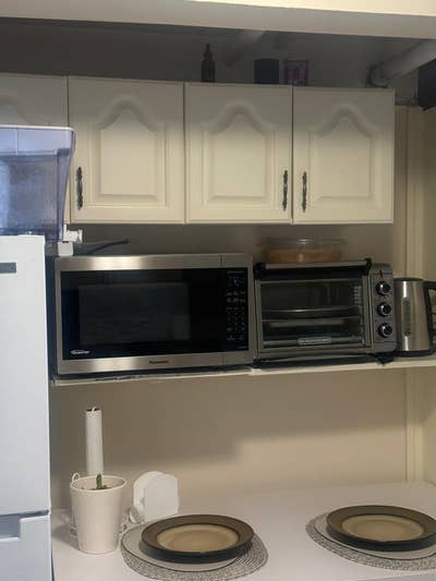 Walk In 1 BR with backyard access Main Photo