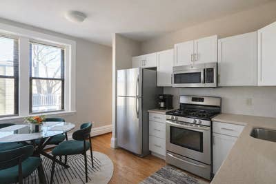 Fully Furnished Room for Rent_Steps to Red Line Main Photo