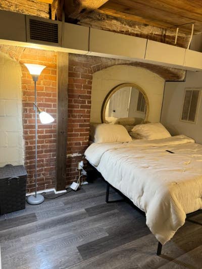 Lovely Loft with High Ceilings Main Photo