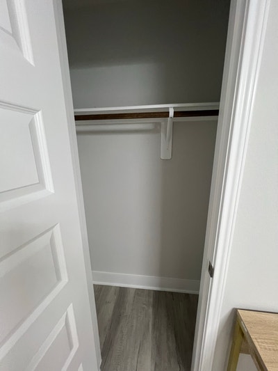 1 Elegant Room 4 Rent in LXRY Home 8 Minutes from  Main Photo