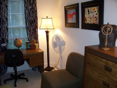 Single room for rent inside single family home. Main Photo