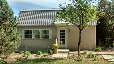 GuestBungalowFurnishe1Bed1BathUtilitiesPaidParking Main Photo