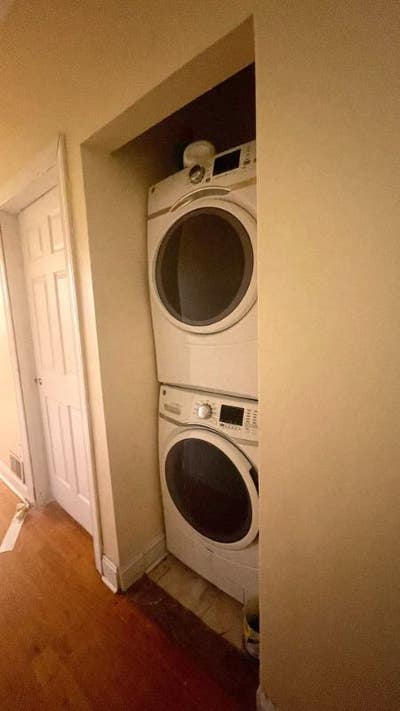 Spacious Private BR in a bi_level unit Main Photo