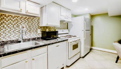 1 BR Lower Level available near H St Main Photo