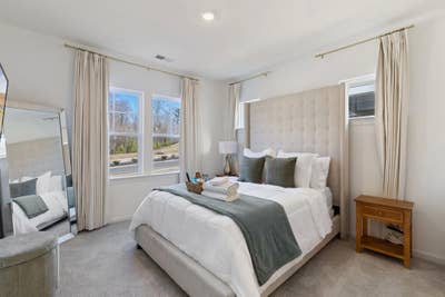  First_Floor Private Bath Suite | Executive Profe Main Photo