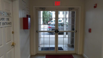 Sunny _Bedroom mins from Commuter Rail Main Photo