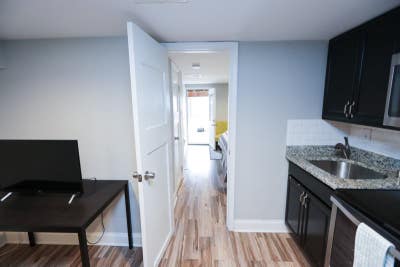Gorgeous English Basement with Natural Light! Main Photo