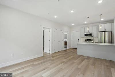 401 E Walnut Ln #101 Main Photo