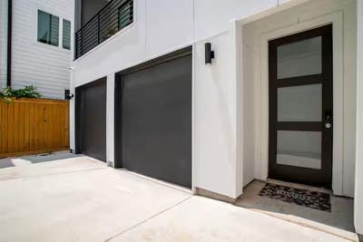 3008 C_Shared Student Housing Main Photo