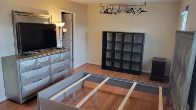 Spacious Master Suite with Private Bath in Quiet  Main Photo