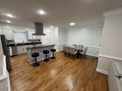 Private Room on Norfolk Beach Main Photo