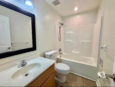 Private Room on Norfolk Beach Main Photo