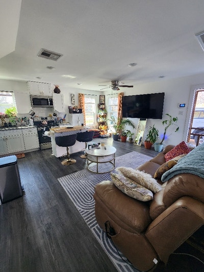 Luxury Bedroom Rental __ 10Min from Downtown Houst Main Photo