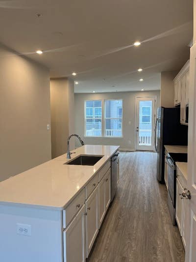 1st Floor Private Bedroom w Ensuite Bath Near UMD Main Photo